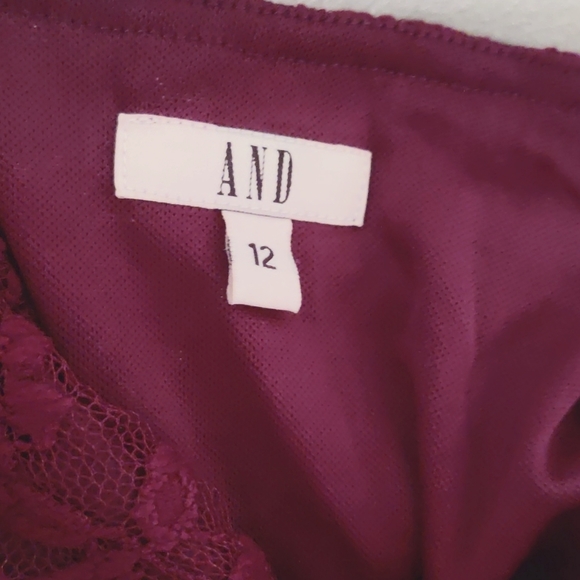 Dress with butterfly sleeves - Picture 4 of 4